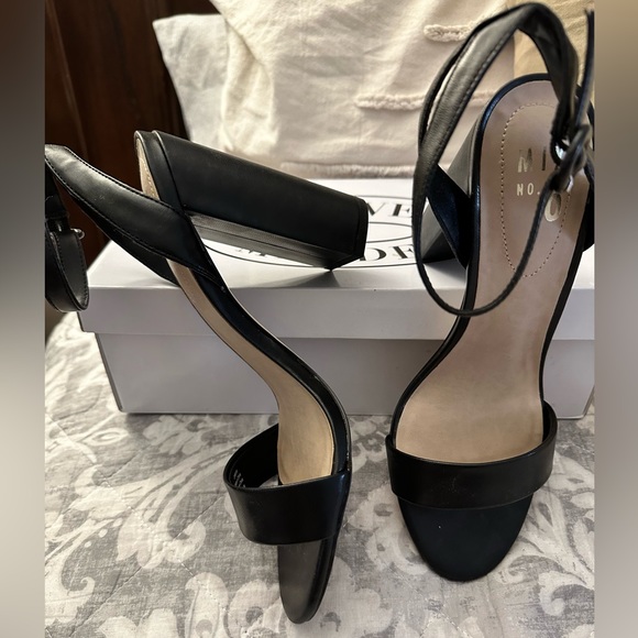 Mix No.6 never been worn black strappy Sandal. Size 9 1/5. - Picture 3 of 6